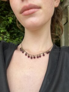 VICTORIA – VICTORIAN BRASS DANGLING GARNET NECKLACE
